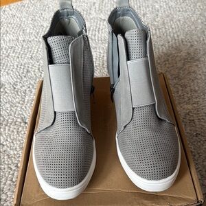Gray and White Slip-On Sneakers with Breathable Design